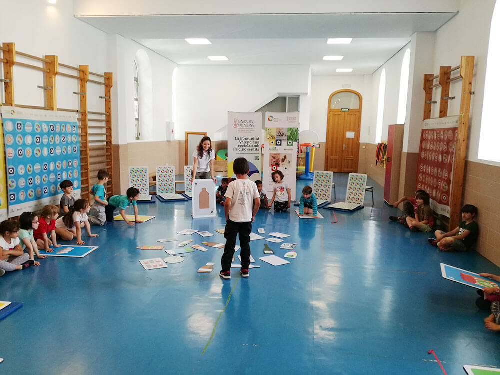 La-Baraja-del-Reciclaje Este taller está diseñado como una actividad transversal para todos los colectivos con los que se trabaja en Recicla con los Cinco Sentidos (R5S).