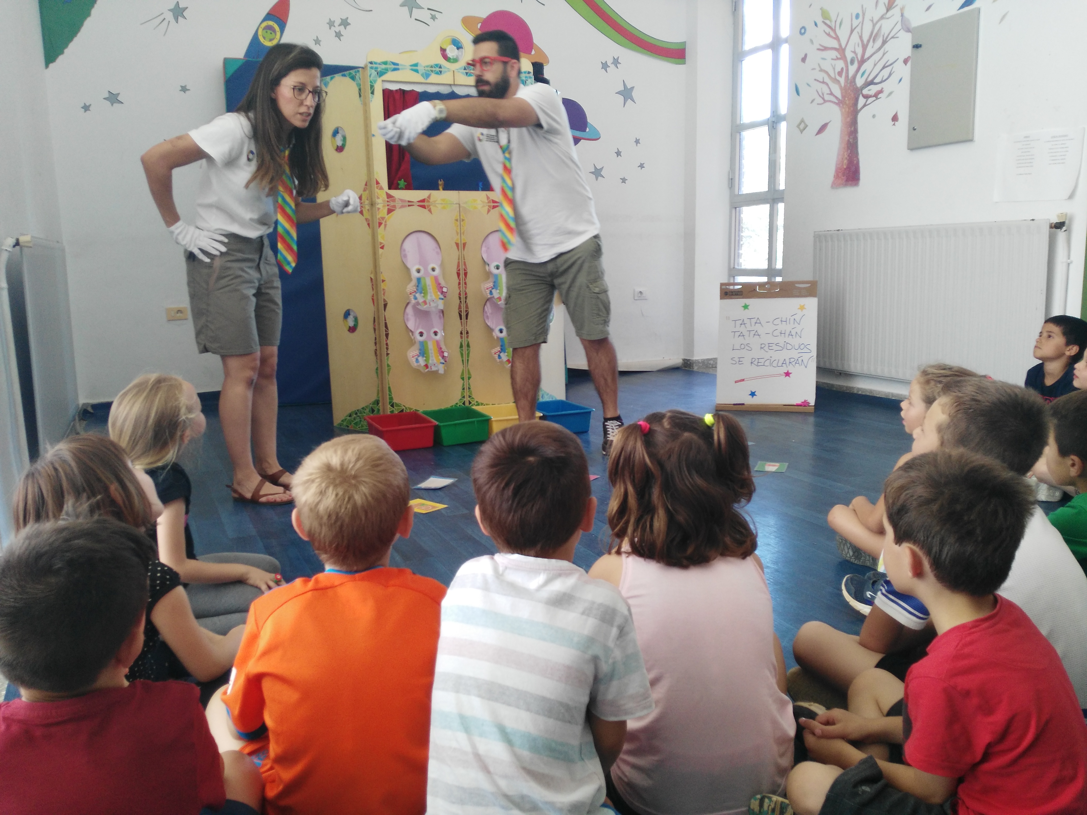 2017_2018_Progr-Educa_ R5S_4. La Magia de los Contenedores de Colores La Màgia dels Contenidors de Colors